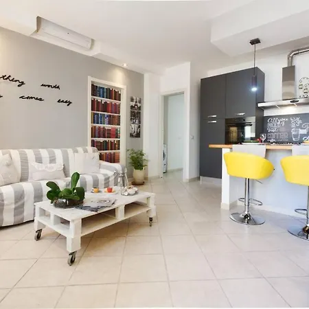 Colorful With Garden Apartamento Olbia