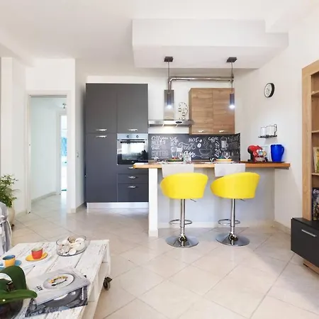 Apartamento Colorful With Garden Olbia